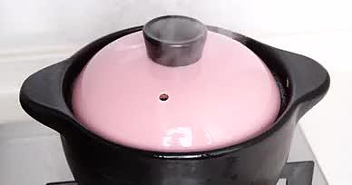 4k板栗排骨炖汤排骨汤厨房做法烹饪煲汤视频的预览图